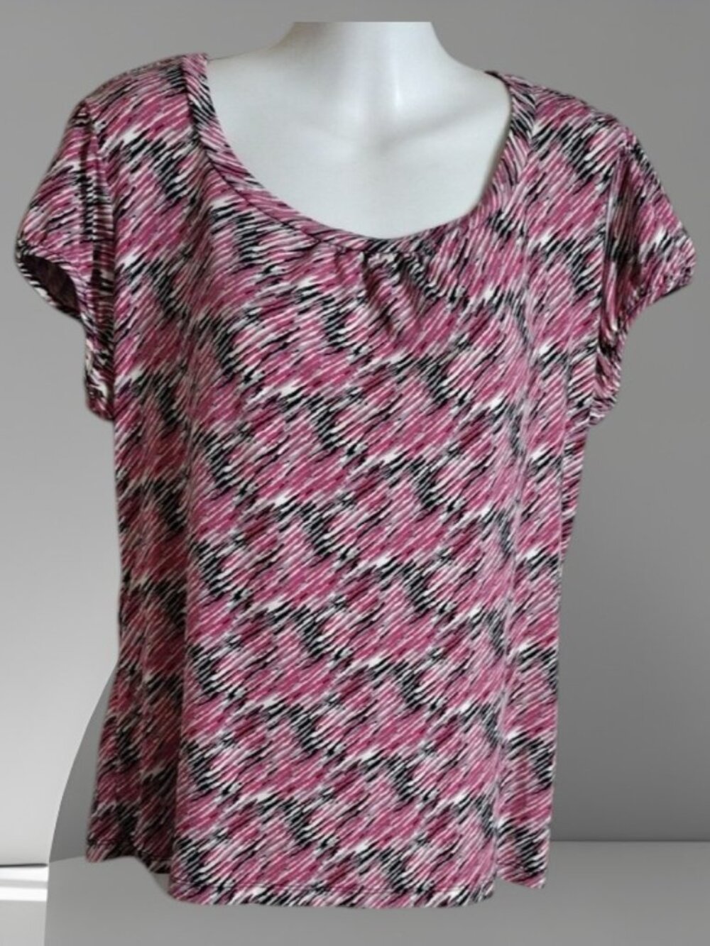 3 For $12 Sale! Worthington Pink Short Sleeve Patterned Top Size Petite Large